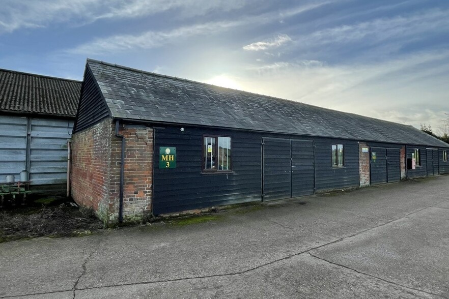 Harwich Rd, Great Oakley for rent - Primary Photo - Image 1 of 3