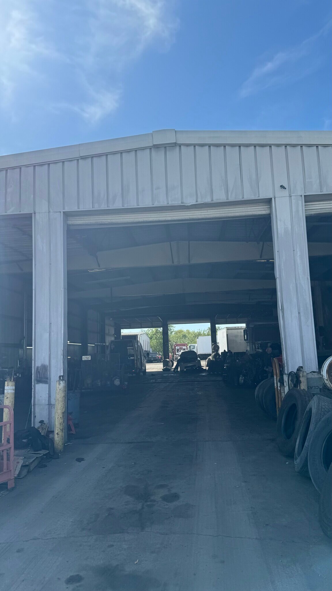 4101 Causeway Blvd, Tampa, FL to rent Building Photo- Image 1 of 6