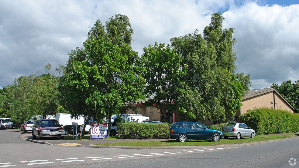 24-29 Low Farm Pl, Northampton to rent - Building Photo - Image 3 of 8