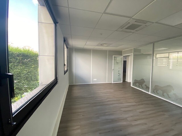 Office in Saint-Gratien to rent - Building Photo - Image 3 of 7