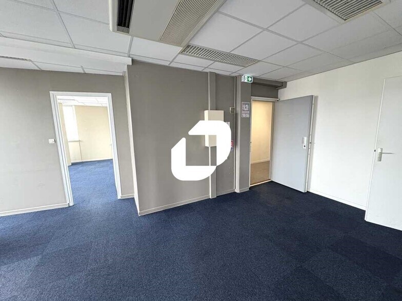 Office in Lyon for sale - Interior Photo - Image 3 of 11