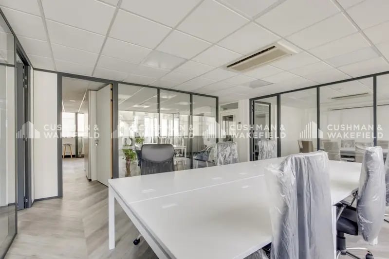 123-129 Rue Victor Hugo, Levallois-Perret to rent - Building Photo - Image 3 of 14