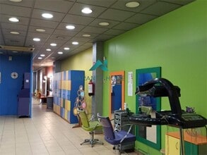 Retail in Granada, Granada to rent Interior Photo- Image 1 of 4