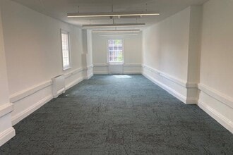 51 Eton Sq, Windsor to rent Interior Photo- Image 2 of 5