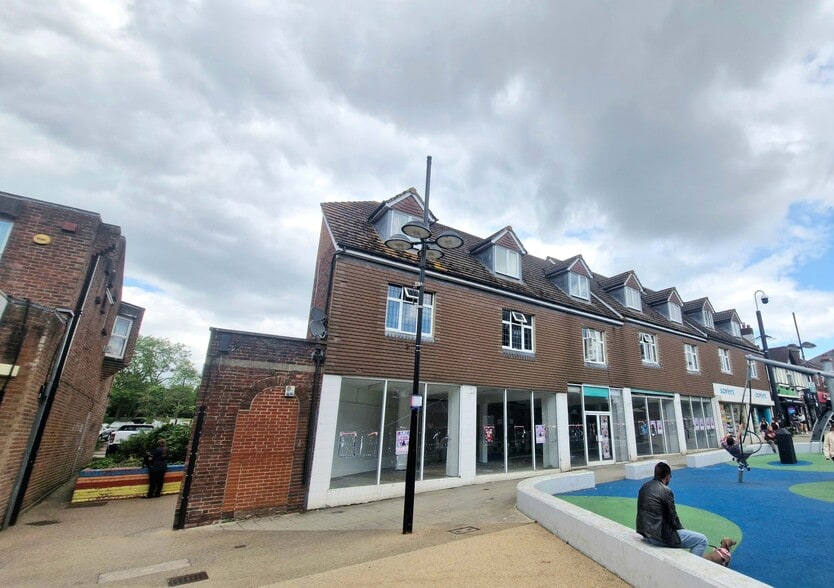 419-431 Bitterne Rd, Southampton to rent - Building Photo - Image 1 of 4