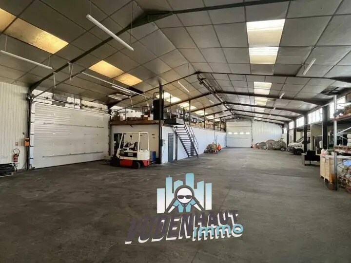 Location Local d'activités 600 m² - Photo 1