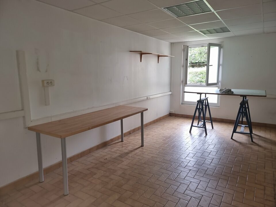 Retail in Vincennes to rent Interior Photo- Image 1 of 9