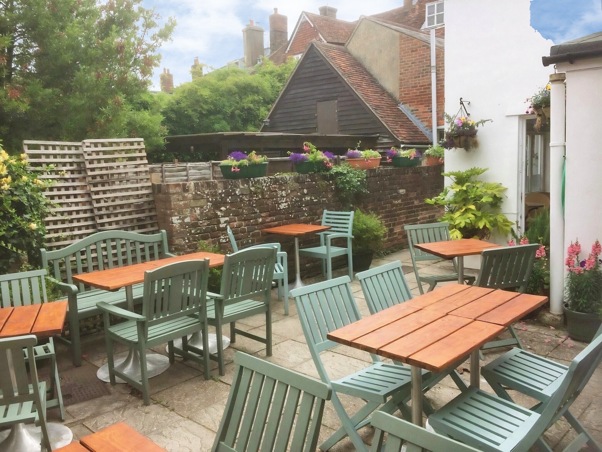 19-19A Broad St, Alresford to rent Building Photo- Image 1 of 5