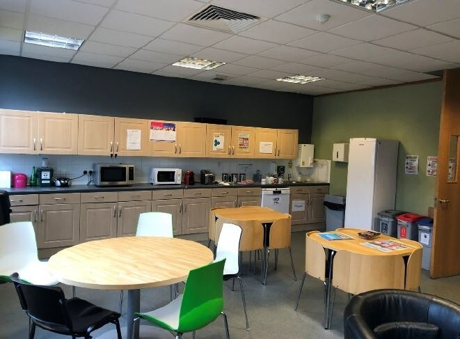 Wellfield, Runcorn to rent - Interior Photo - Image 3 of 5