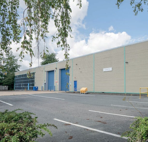 Foster Rd, Sevington to rent - Building Photo - Image 2 of 6