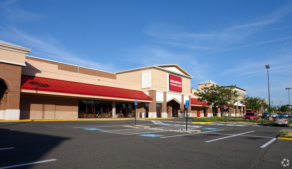 6201-6360 Seven Corners Ctr, Falls Church, VA for rent - Building Photo - Image 3 of 13