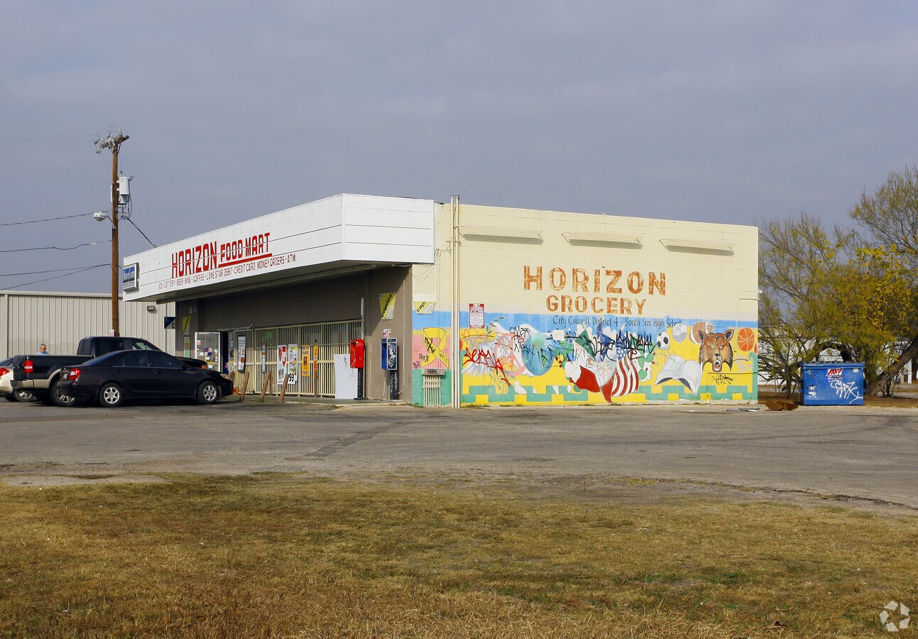 8614 S Zarzamora St, San Antonio 78224 UK