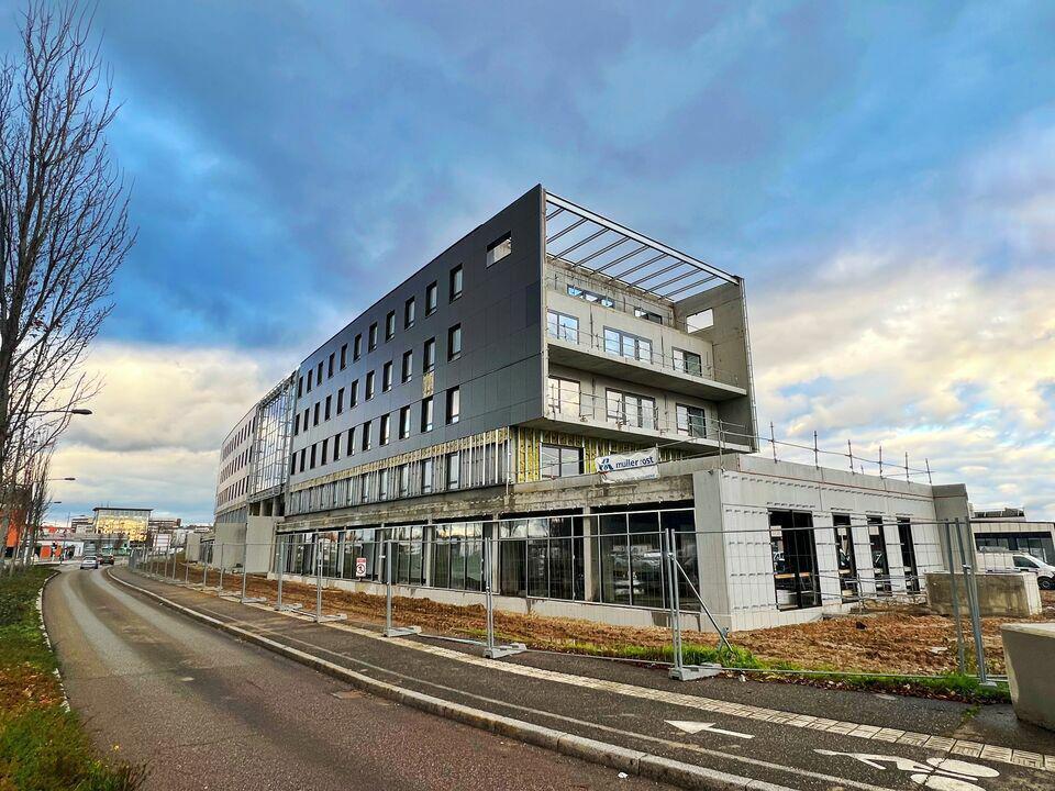 Location Commerce 349 m² à 717 m² - Photo 1