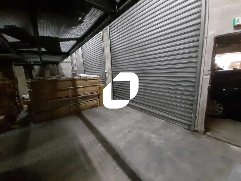 Light Industrial in Bagnolet to rent - Interior Photo - Image 2 of 3