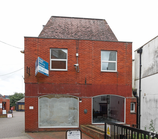 Southgate, Sleaford for rent - Building Photo - Image 2 of 4