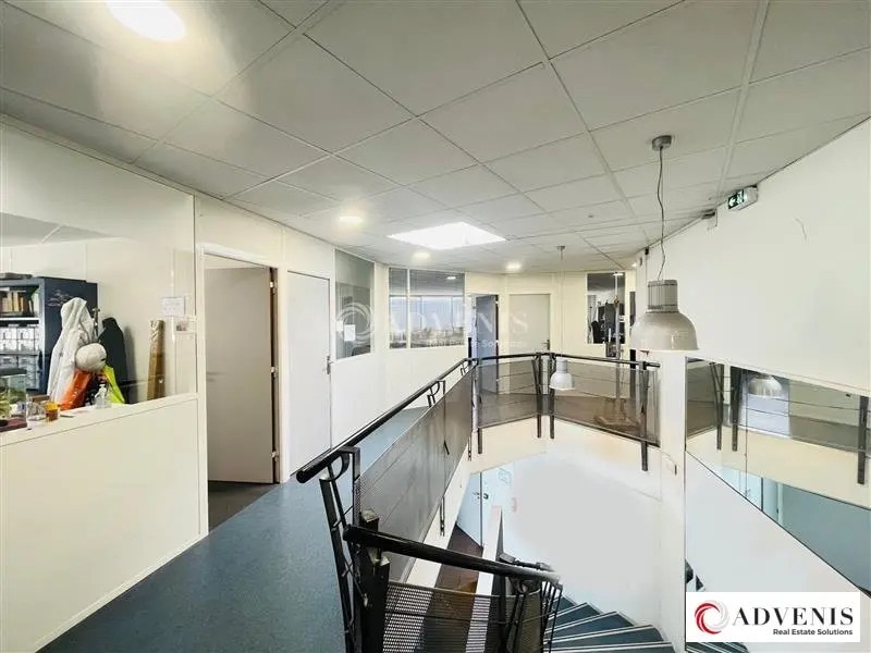 Vente Bureaux 835 m² - Photo 1