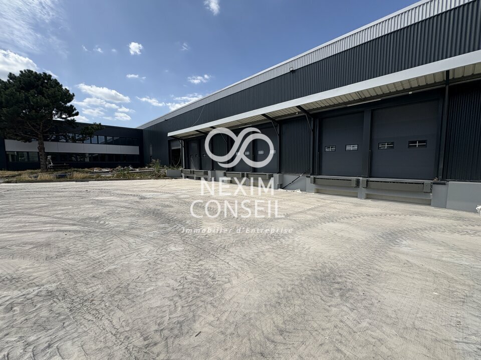 Industrial in Goussainville to rent Building Photo- Image 1 of 9