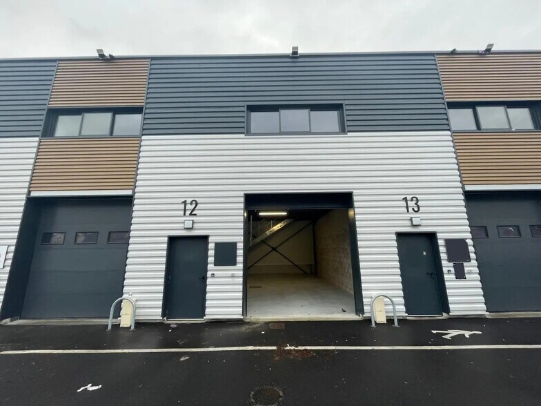 Light Industrial in Épinay-sur-Seine to rent - Building Photo - Image 3 of 8