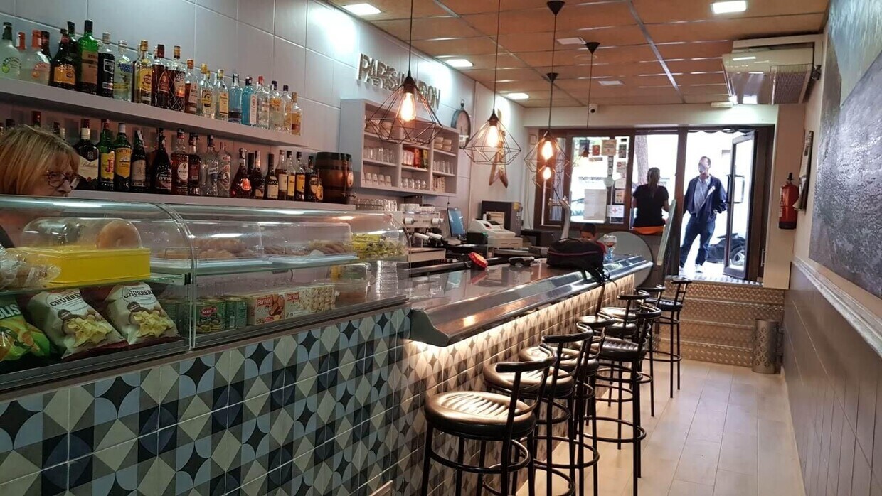 Retail in Barcelona, Barcelona to rent Interior Photo- Image 1 of 17