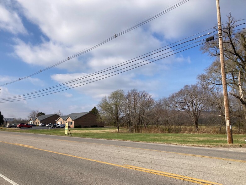 1481 Dixie St, Horse Cave, KY for sale - Building Photo - Image 1 of 5