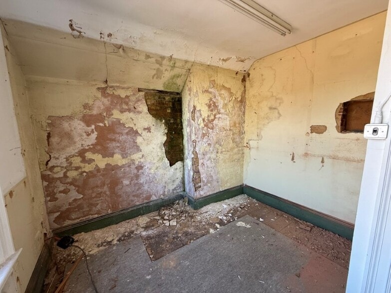9-11 High St, Holbeach for sale - Interior Photo - Image 3 of 6