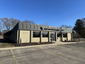 804 N Front St, Mchenry, IL for rent Building Photo- Image 1 of 8