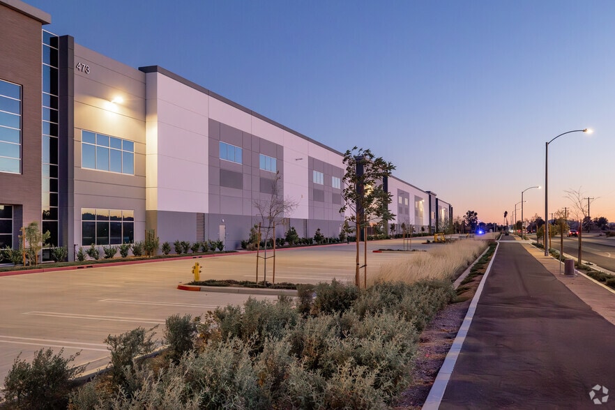 473 E Rider St, Perris, CA to rent - Building Photo - Image 3 of 9