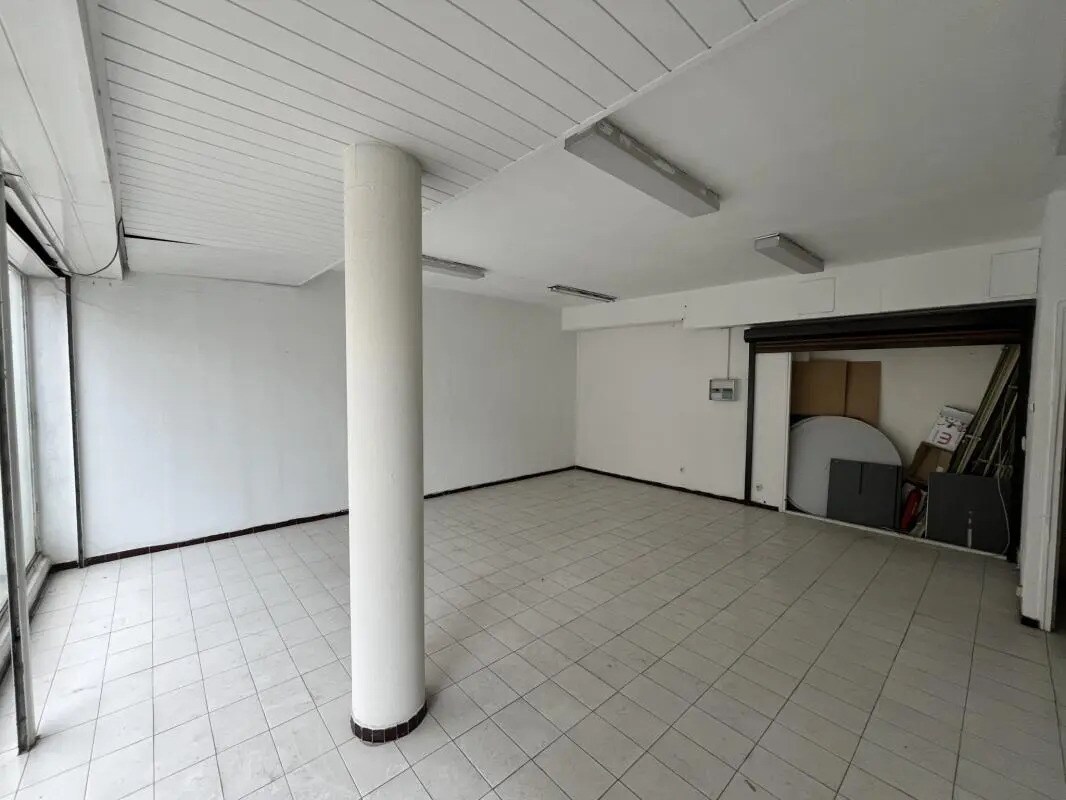 Retail in Toulon for sale Interior Photo- Image 1 of 6