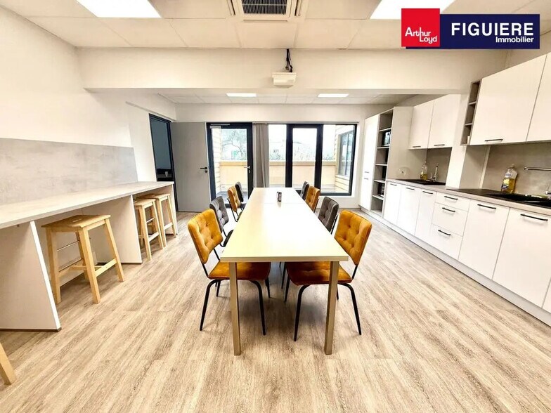 Office in Vitrolles to rent - Building Photo - Image 1 of 17