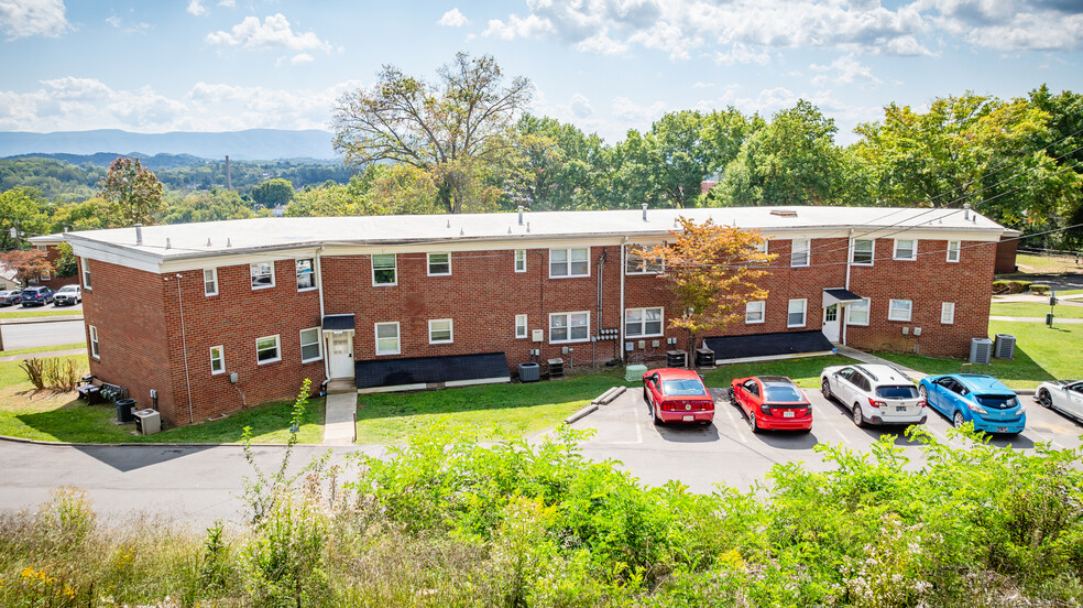 132 Mesa Ln, Bristol, VA for sale - Building Photo - Image 3 of 32