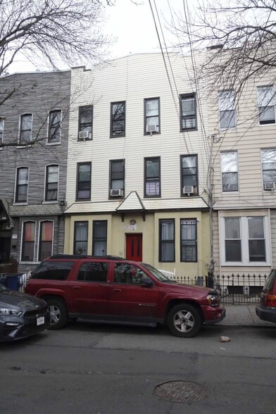 371 Menahan St, Brooklyn, NY for sale - Building Photo - Image 1 of 2