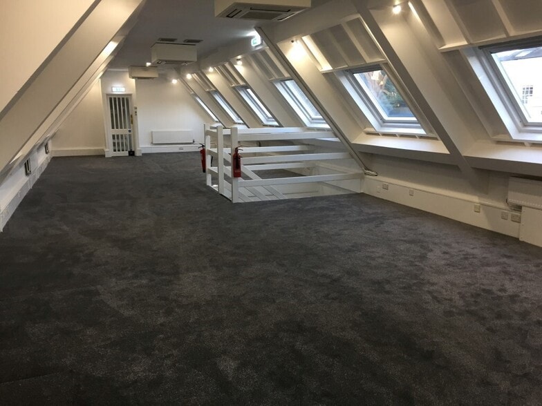 Chesham Rd, Berkhamsted to rent - Building Photo - Image 3 of 12