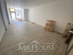Retail in Parla, Madrid to rent Interior Photo- Image 2 of 5