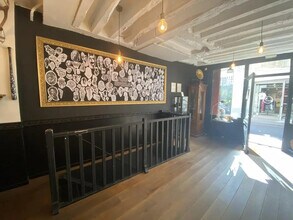 Retail in Paris to rent Lobby- Image 2 of 5