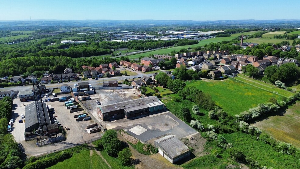 23 Bradford Rd, Leeds to rent - Building Photo - Image 3 of 5