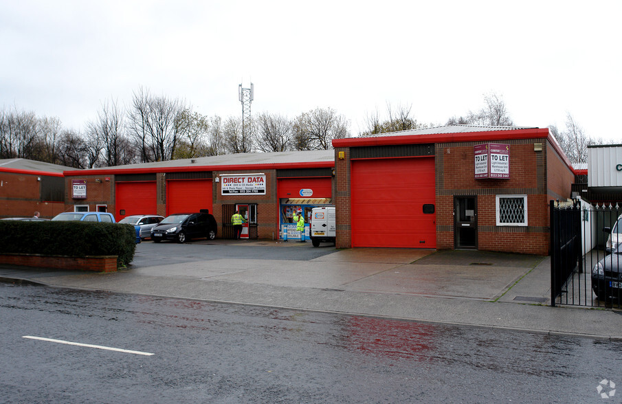 Stanningley Rd, Leeds for rent - Primary Photo - Image 1 of 3