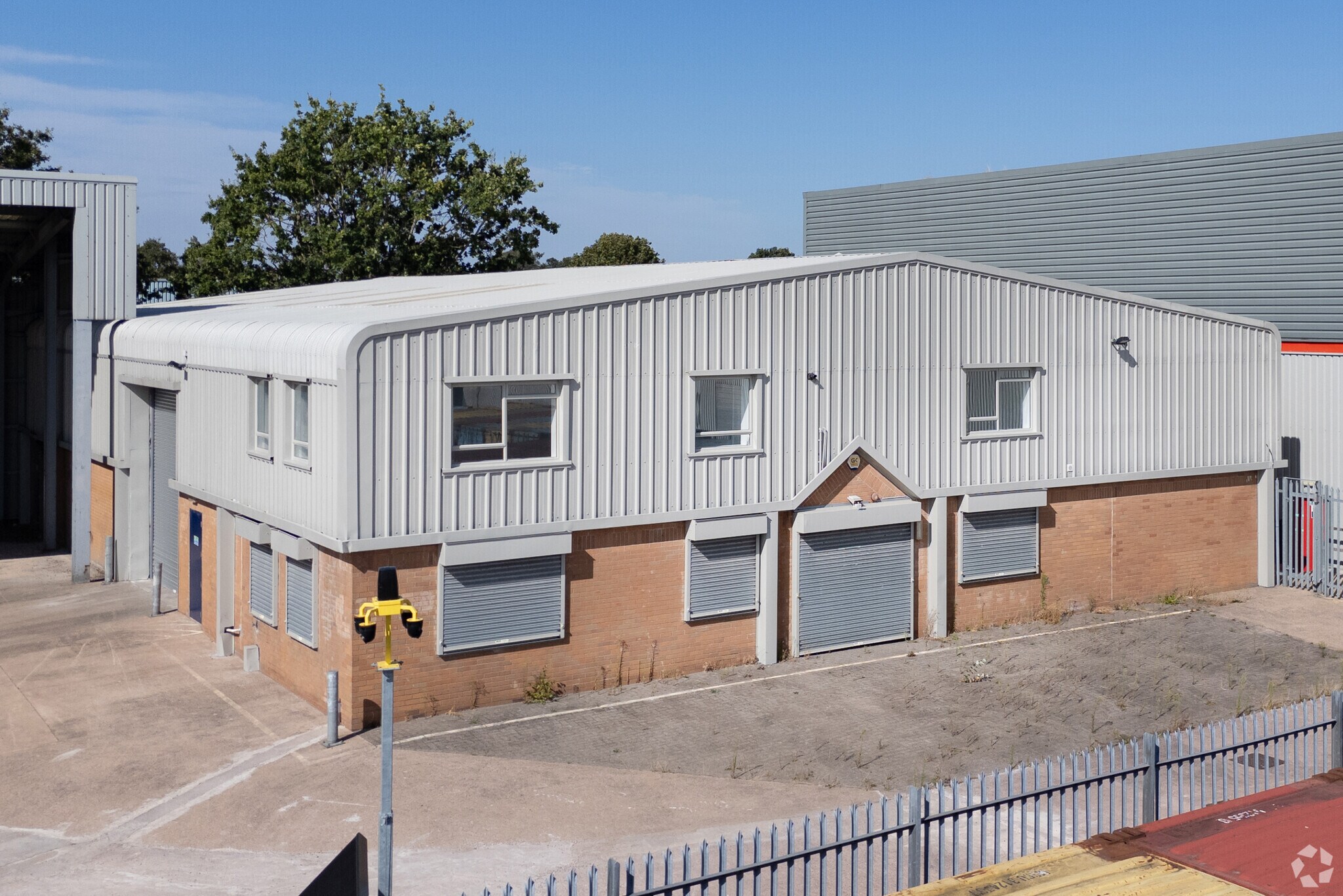 8 Hortonwood 8, Telford to rent Primary Photo- Image 1 of 3