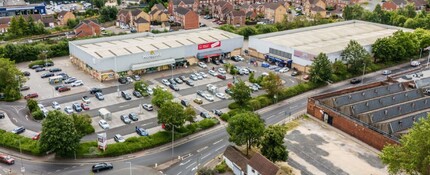 Castleford Retail Park portfolio of 2 properties for sale on LoopNet.co.uk Primary Photo- Image 1 of 2