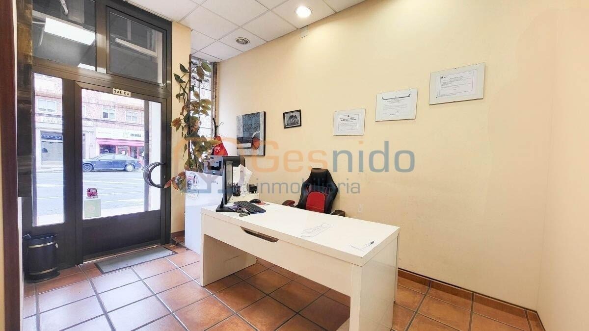 Retail in Segovia, Segovia to rent Interior Photo- Image 1 of 5
