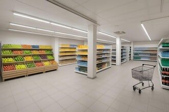 Retail in Vilanova i la Geltrú, Barcelona to rent Interior Photo- Image 1 of 5