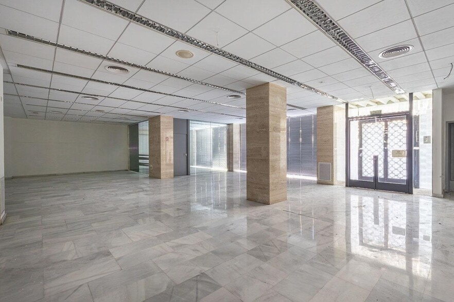 Retail in Granada, Granada for sale - Interior Photo - Image 2 of 26