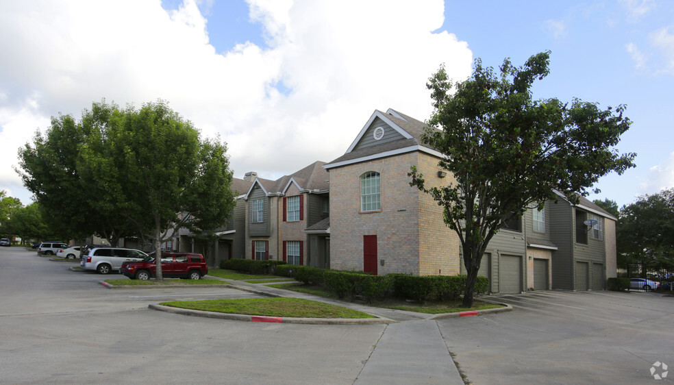 15100 Ella Blvd, Houston, TX for sale - Primary Photo - Image 1 of 1