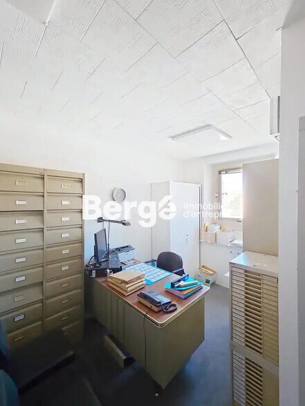 Office in Cannes to rent - Interior Photo - Image 3 of 4