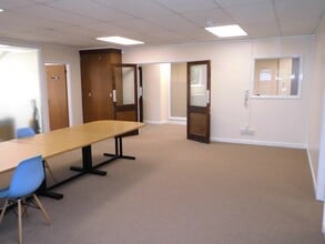 1a-1b Park Rd, Faringdon to rent Interior Photo- Image 2 of 7