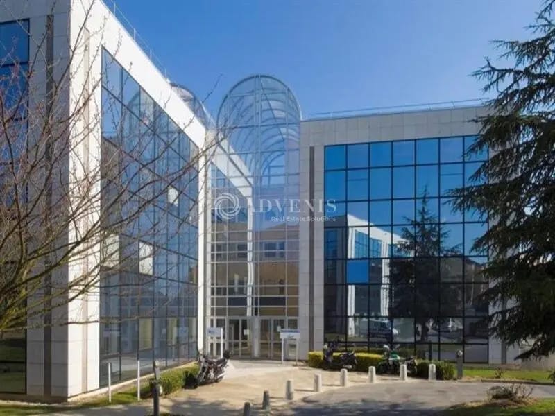 Office in Cergy to rent Building Photo- Image 1 of 11