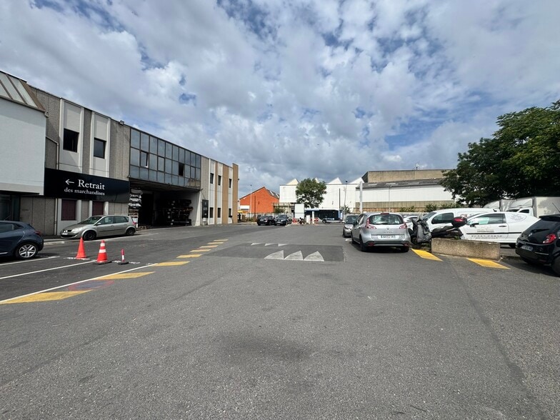 Boulevard Galliéni, Gennevilliers to rent - Building Photo - Image 1 of 4
