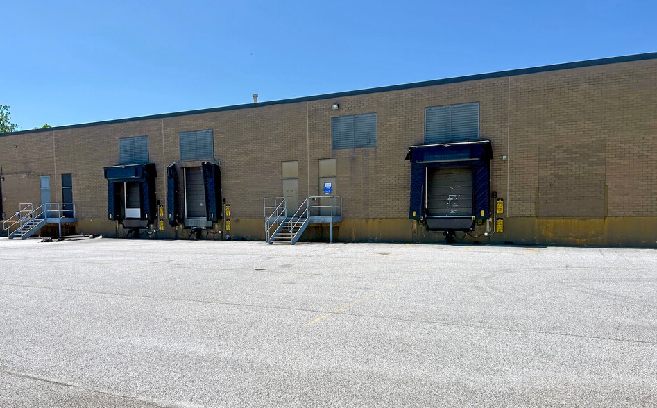 10709 Gilroy Rd, Hunt Valley, MD to rent - Building Photo - Image 2 of 6