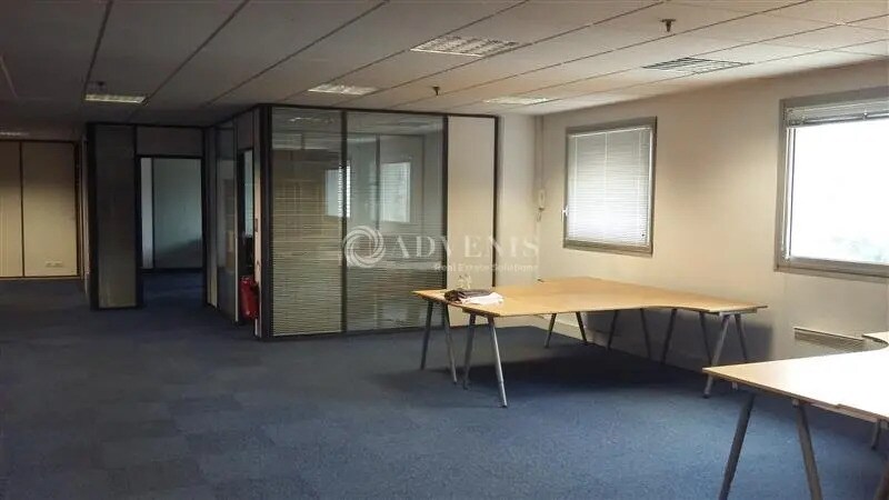 Office in Croissy-Beaubourg to rent - Interior Photo - Image 3 of 8