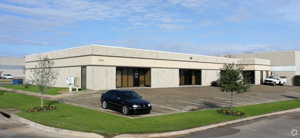 1935 State St, Garland, TX for rent - Primary Photo - Image 1 of 1