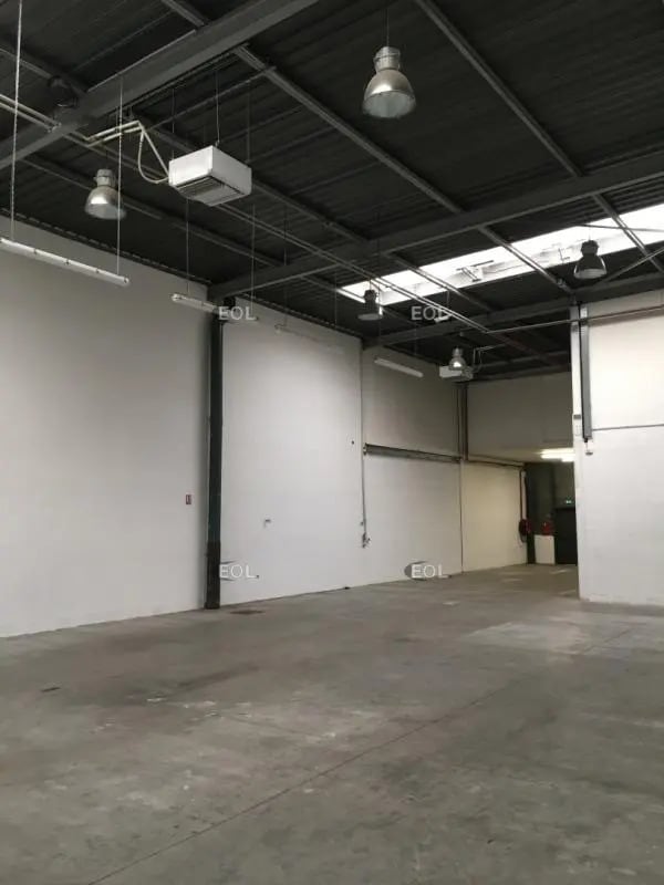 Location Local d'activités 470 m² - Photo 1